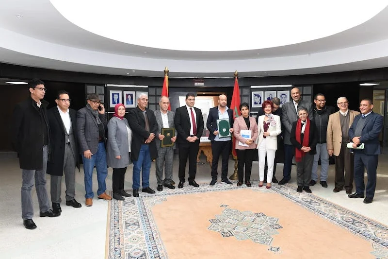 توقيع على اتفاق اجتماعي بين النقابة الوطنية للصحافة المغربية والجمعية الوطنية للإعلام والناشرين من أجل صرف زيادة2000 درهم لفائدة الصحافيين