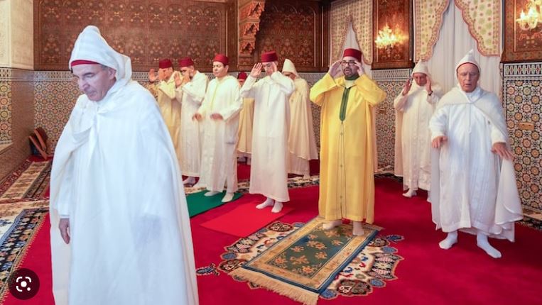 الملك محمد السادس يأمر بفتح 35 مسجدا