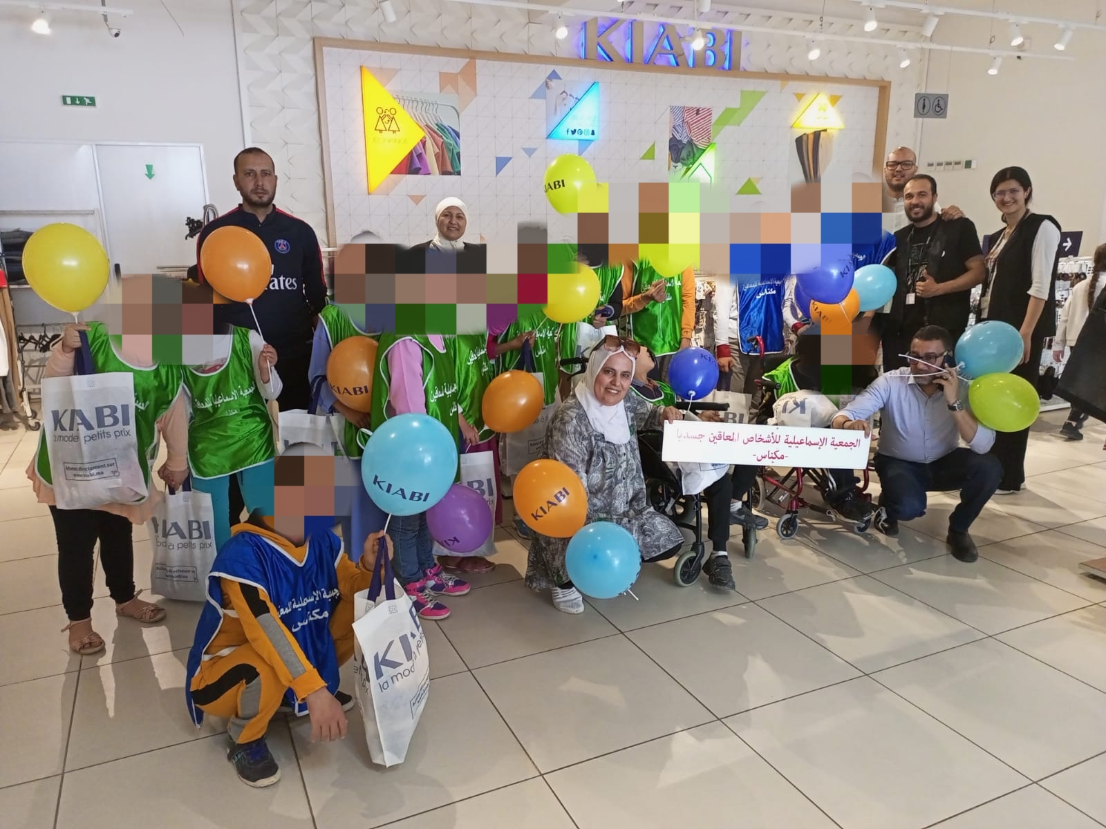 استعدادا لاستقبال عيد الفطر المبارك: الجمعية الإسماعيلية للمعاقين جسديا بمكناس تُدخِل الفرحة على التلاميذ المعاقين بمؤسسة “الإشراق”.