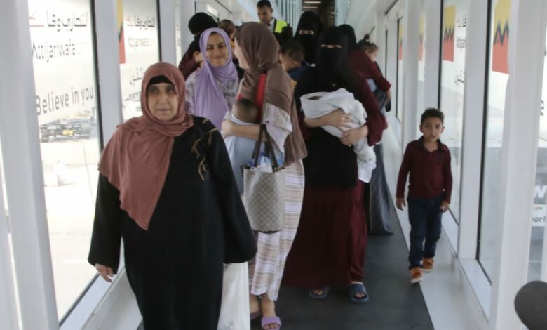 وصول 154 مواطنا مغربيا وطالب سينغالي إلى مطار محمد الخامس الدولي قادمين من السودان