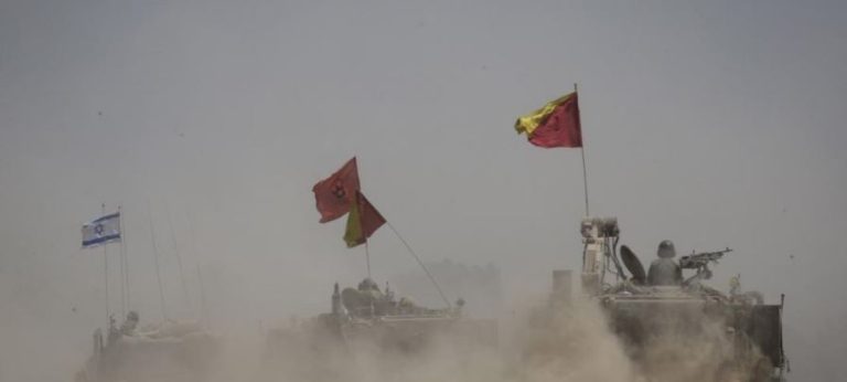 ليست مغربية ولا تحمل نجمة خماسية..حقيقة وجود أعلام مغربية في قافلة عسكريةّ إسرائيلية شاركت في قصف غزة