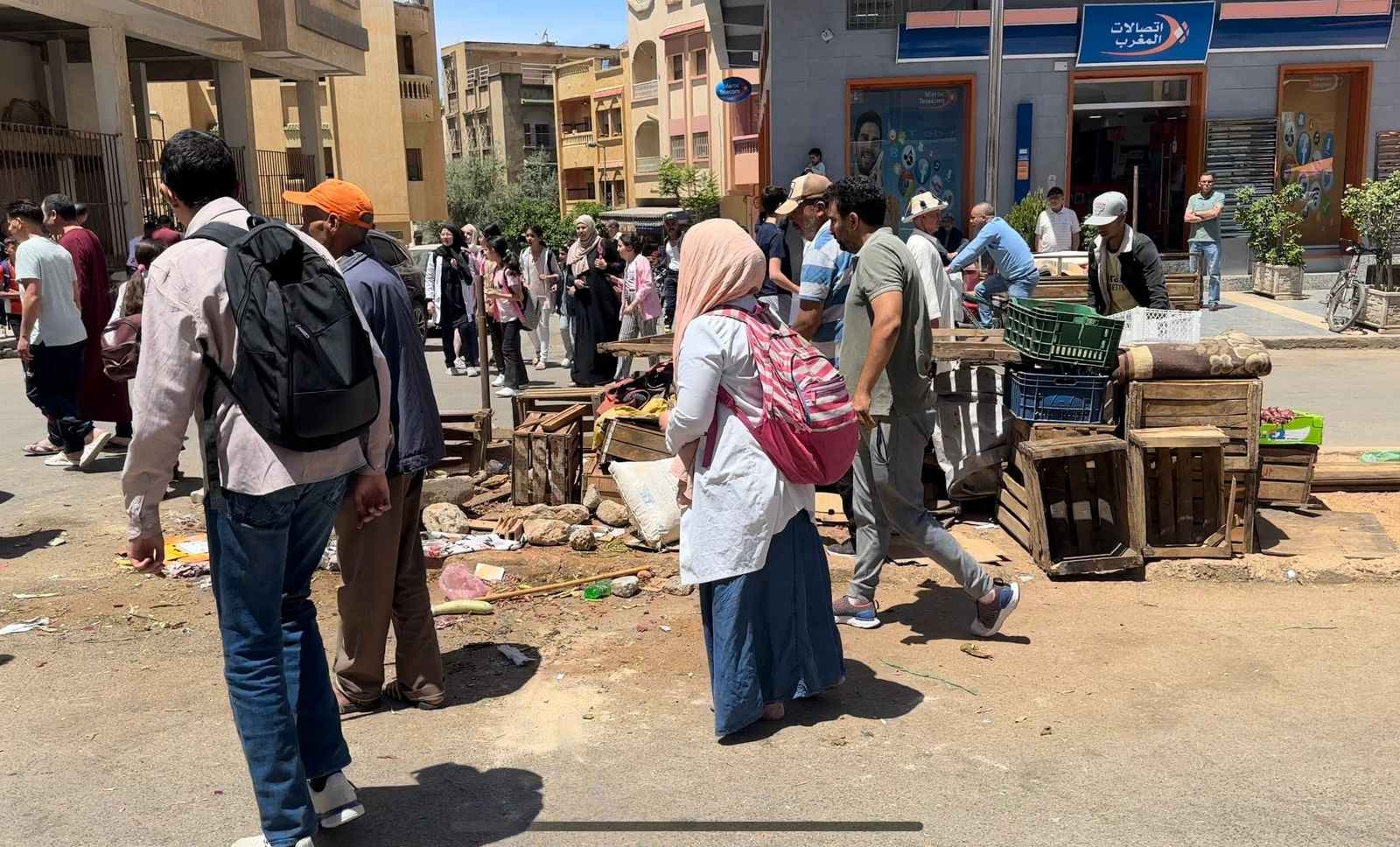 السلطات المحلية بمكناس تشن حملة ضد “الفراشة” و الباعة المتجولين بحي البساتين