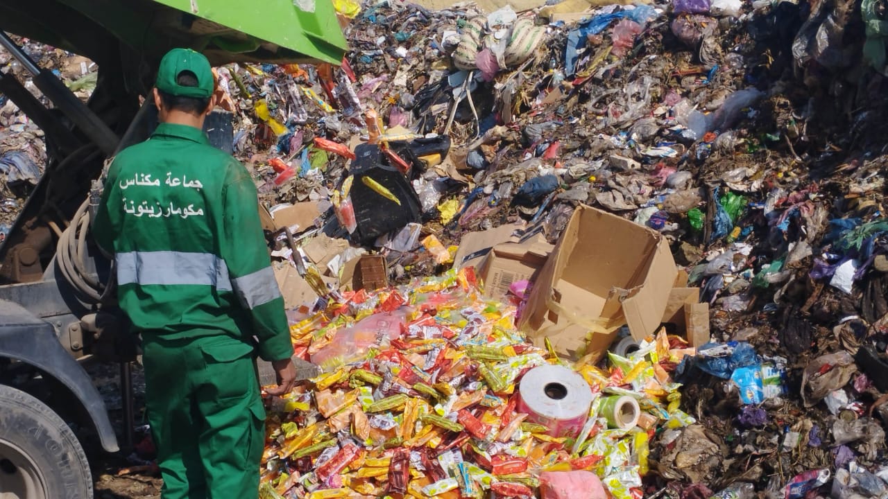 حجز وإتلاف كميات من المثلجات معدة للبيع تم ضبطها بورش سري بمكناس