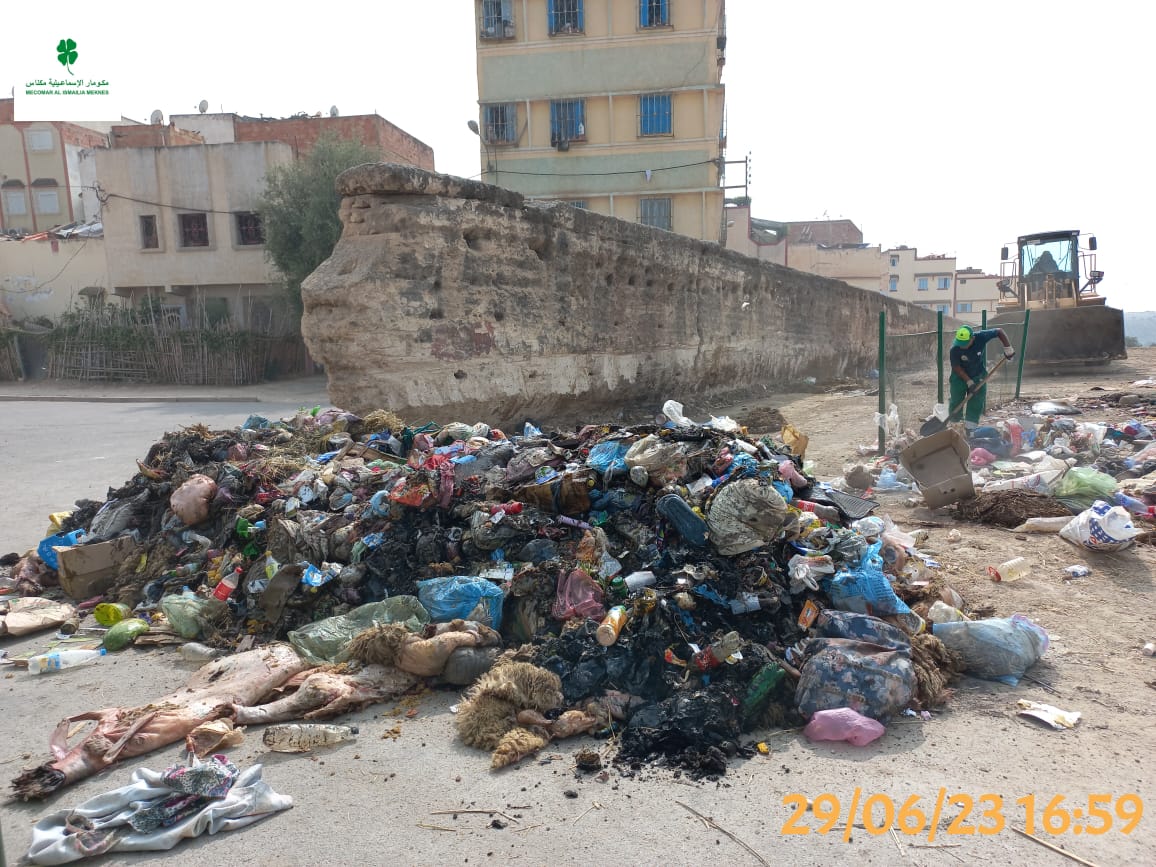 مكناس: في يوم عيد الأضحى المبارك، وتحت إشراف جماعة مكناس، شركة مكومار تجند وسائلها البشرية واللوجيستيكية لجمع نفايات العيد، والحفاظ على نظافة المدينة.