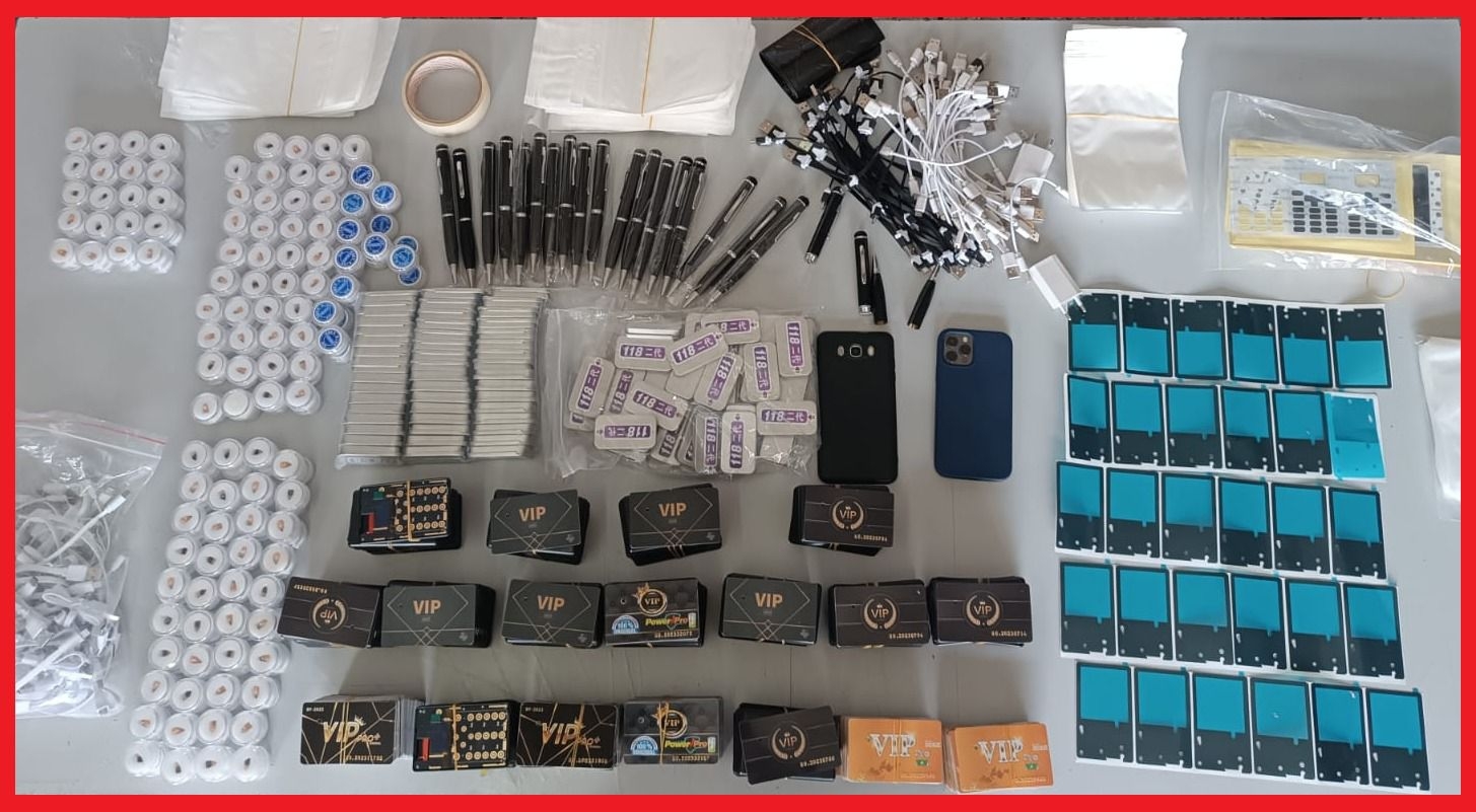 مكناس.. توقيف طالب متلبس بترويج أجهزة اتصال لاسلكية وأقلام موصولة برقاقات رقمية، يشتبه في استخدامها في الغش في الامتحانات المدرسية