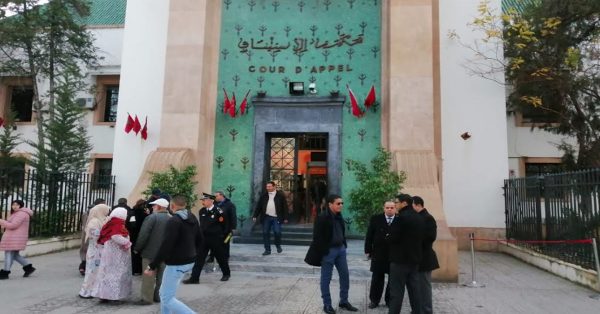 قاضي التحقيق بفاس يأمر بمتابعة 12 عنصر من القوات المساعدة في قضية التهريب الدولي للمخدرات. (التفاصيل)