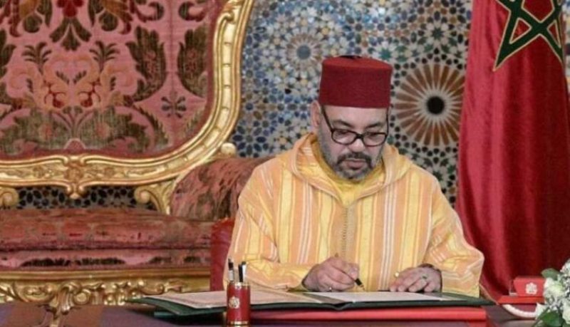 جلالة الملك يعزي أفراد أسرة المرحوم محمد السقاط