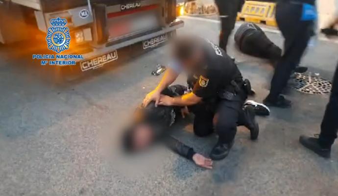 إسبانيا…انقاد ثلاثة مهاجرين مغاربة مختبئين في شاحنة تبريد في مشهد مؤلم