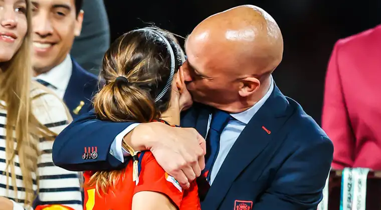 الفيفا يوقف رئيس الاتحاد الاسباني السابق روبياليس لمدة ثلاث سنوات