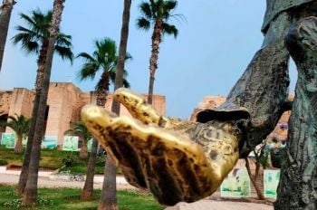 سياسة أَلُو … مُخاطبكمْ لا يُجيبُ… المَرجُو إِعادة الاتصال بمدينة الأحاجي…