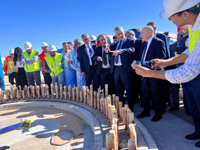 صديقي يتفحص تقدم مشروع تحلية مياه البحر لري 5 آلاف هكتار.