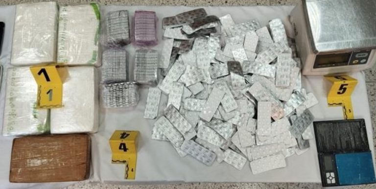 طنجة…إحباط محاولة تسليم شحنة تتكون من 5.4 كلغ من مخدر الكوكايين و6642 قرص مخدر.