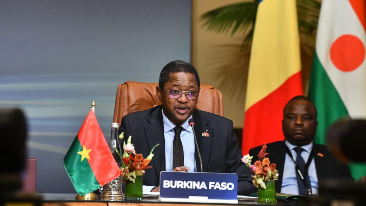 وزير خارجية بوركينافاسو..المبادرة الأطلسية لجلالة الملك، رافعة متينة لتحول اقتصادات بلدان الساحل واندماجها في الاقتصاد العالمي 