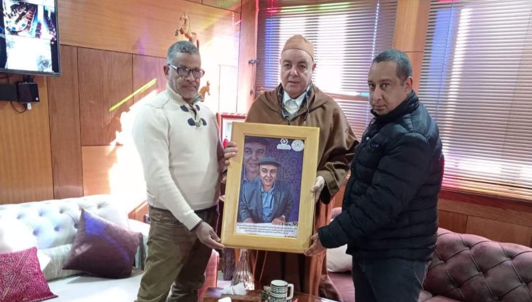 النقابة الوطنية لحرفيي الصناعة التقليدية لجهة فاس مكناس تخص عبدالمالك البوطيين رئيس غرفة الصناعة التقليدية لجهة فاس مكناس بتكريم خاص