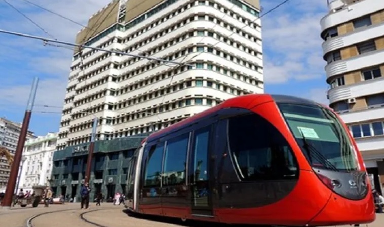 الدار البيضاء…ترامواي يدهس مواطنا مغربيا كان يحاول انقاذ ابنه.