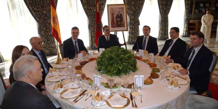 جلالة الملك يقيم مأدبة غداء على شرف رئيس الحكومة الإسبانية.