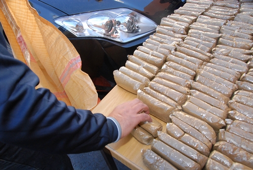 حجز أزيد من 48 كلغ من مخدر الشيرا بمعبر باب سبتة