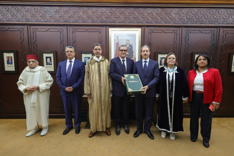 أخنوش يتسلم مقترحات الهيئة المكلفة بمراجعة مدونة الأسرة قصد رفعها لجلالة الملك