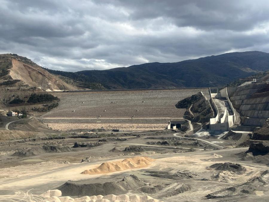 بالصور.. الأشغال تقترب من نهايتها في سد “غيس” بالحسيمة لتأمين الموارد المائية