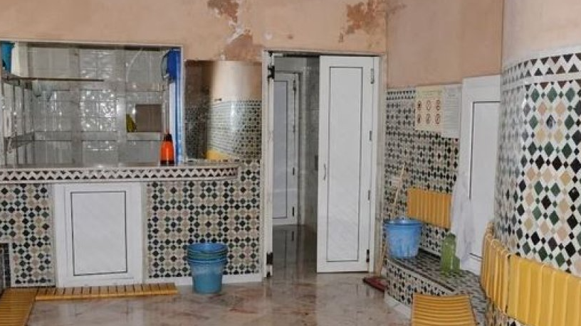 بعد انتعاش الوضع المائي..وزير الداخلية يدعو الولاة والعمال إلى إعادة النظر في قرار”إغلاق الحمامات” ومحلات”غسيل السيارات”