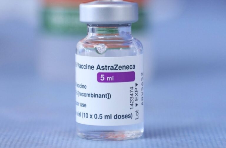 أسترازينيكا” تشرع في سحب لقاح كورونا من جميع أنحاء العالم.