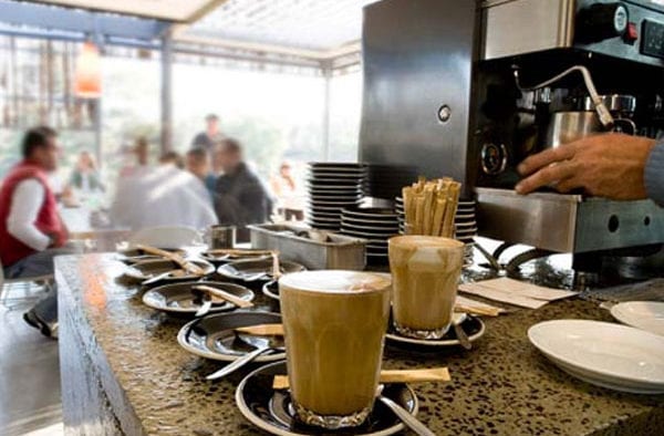 مجلس المنافسة يدخل على خط الزيادة في تسعيرة المشروبات في المقاهي