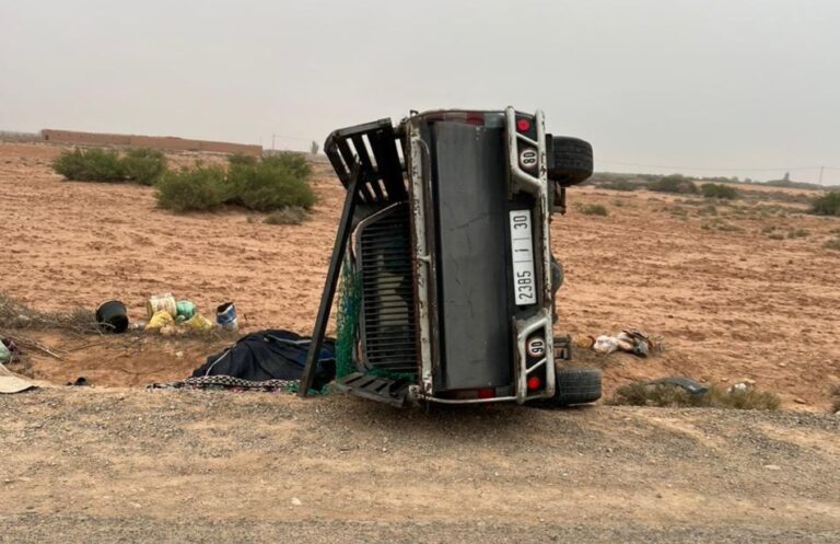 حادثة سير مميتة تودي بحياة عاملتين وتصيب تسع أخريات في شيشاوة