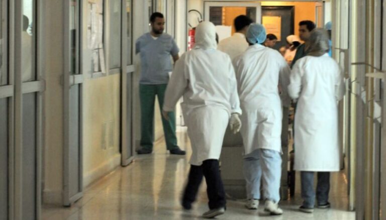 إضراب وطني للأطباء الداخليين والمقيمين ومقاطعة الامتحانات الأطر الصحية