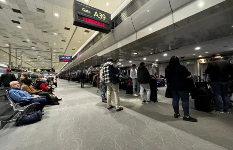 عطل عالمي في أنظمة الكمبيوتر يوقف رحلات الطيران في عدة دول