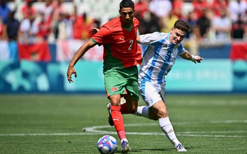 “أشرف حكيمي يتعرض لهجوم عنصري من مشجعي الأرجنتين بعد فوز المغرب في الألعاب الأولمبية