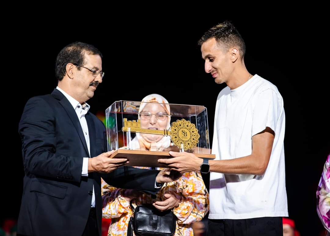 مهرجان إفران الدولي: تكريم البطل الأولمبي سفيان البقالي وسط عروض فنية مميزة في انطلاق النسخة السادسة