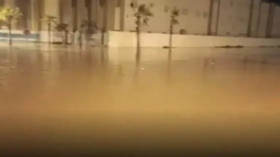 أمطار غزيرة ورياح قوية تغرق شوارع السمارة
