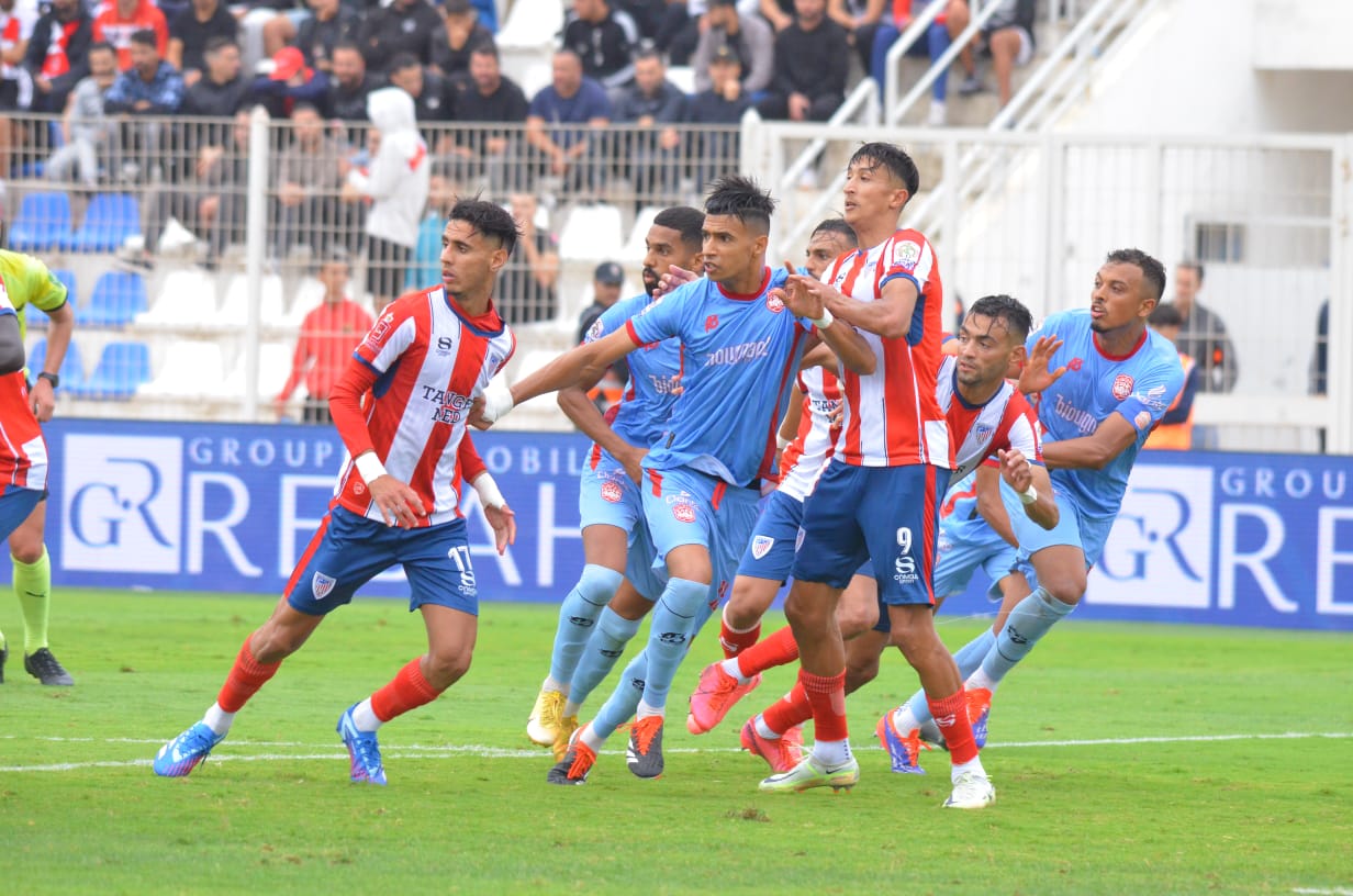 النادي المكناسي يفرض التعادل على المغرب التطواني في مباراة قوية بتطوان