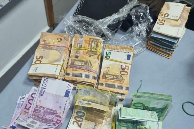 حجز أكثر من 2.7 مليون درهم من العملة الصعبة بمعبر باب سبتة وإحالة المتهم على التحقيق
