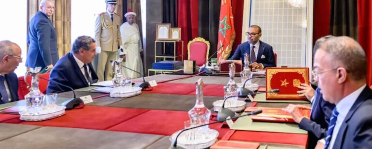 مشاريع مراسيم “عسكرية” صادق عليها المجلس الوزاري برئاسة الملك