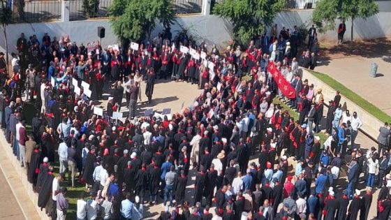 المفوضون القضائيون يحتجون بالرباط ضد مشروع قانون جديد ويطالبون بإسقاطه