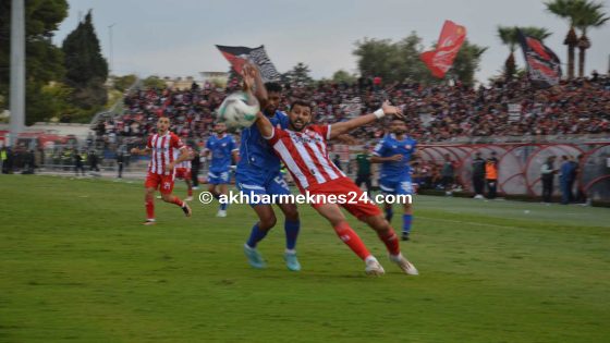 النادي المكناسي يواجه الرجاء في الدار البيضاء بأمل تحقيق نتيجة إيجابية للابتعاد عن مؤخرة الترتيب