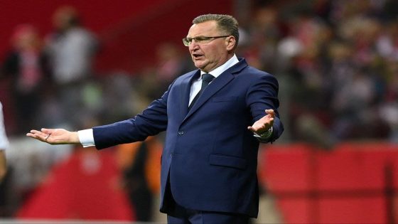 نادي الجيش الملكي ينفصل بالتراضي عن مدربه البولندي تشيسلاف ميشينيفيتش