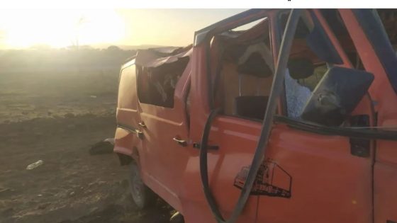 مصرع شخص وإصابة 13 آخرين في انقلاب سيارة تقل عمالًا بإقليم زاكورة