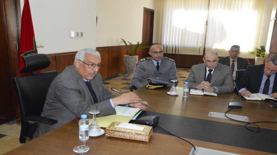 عامل عمالة مكناس يعقد اجتماعًا لتتبع تموين الأسواق والأسعار ويشدد على الاستجابة لشكايات المواطنين خلال الشهر الفضيل