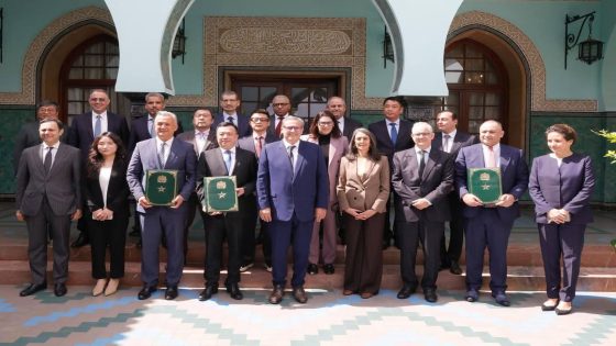 التوقيع بالرباط على اتفاقية استثمارية مع المجموعة الصينية “صنرايز” الرائدة في قطاع النسيج بقيمة 2,3 مليار درهم
