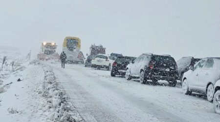 أمطار وثلوج ورياح قوية غدًا الاثنين في عدة مناطق بالمغرب