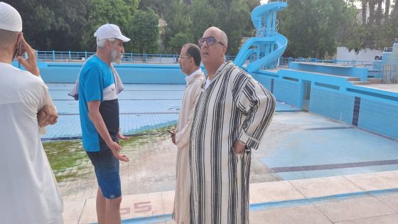 في عز العيد… رئيس الجماعة يُشرف ميدانيًا على سباق الزمن لافتتاح المسبح البلدي!