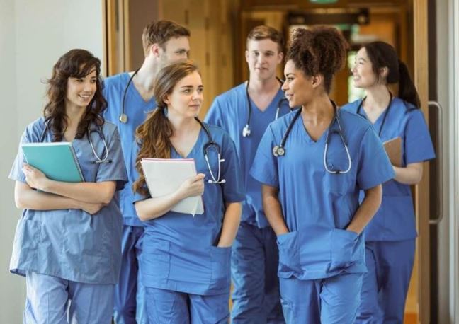 ألمانيا تستقطب ممرضين مغاربة لسد النقص