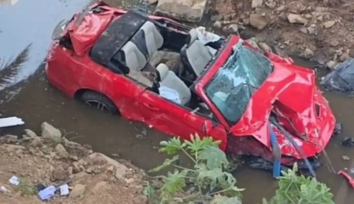سيارة تهوي من قنطرة صابليط بالمحمدية بسبب السرعة المفرطة وإصابة ثلاثة أشخاص