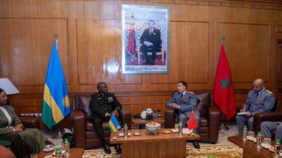 المفتش العام للقوات المسلحة الملكية يجري مباحثات مع رئيس أركان القوات البرية الرواندية