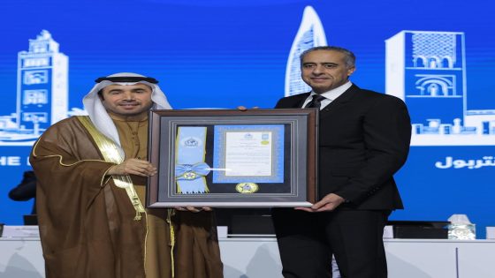 منظمة الأنتربول توشّح عبد اللطيف حموشي بوسام الأنتربول من الطبقة العليا