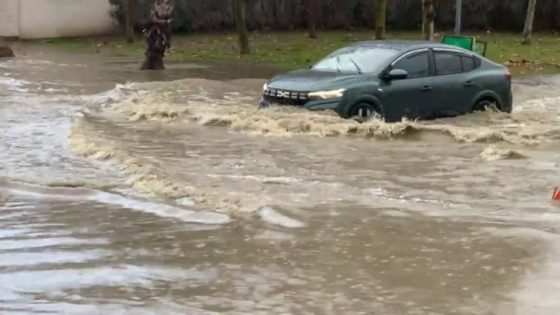 أمطار مفاجئة تغرق تطوان وتربك حركة السير.