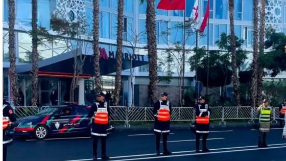 تعزيزات أمنية حول مقر إقامة المنتخب الجزائري بالرباط بعد احتجاجات الجماهير الجزائرية بسبب التذاكر