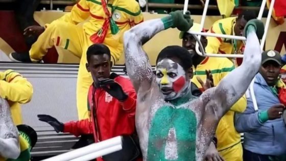 فوضى وعنف بمحيط نهائي الكان… مطالب بمحاسبة مشجع سنغالي اعتدى على صحافيين وأمنيين